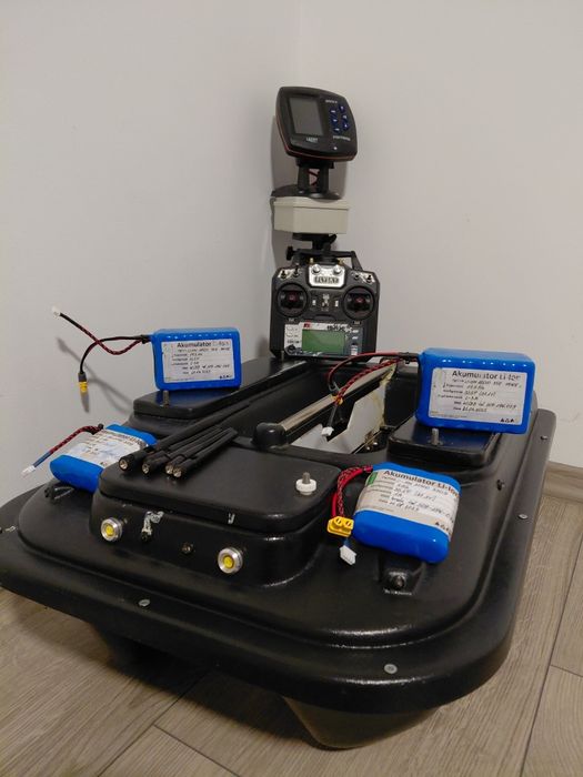 Łódka zanetowa z lion i echosondą.