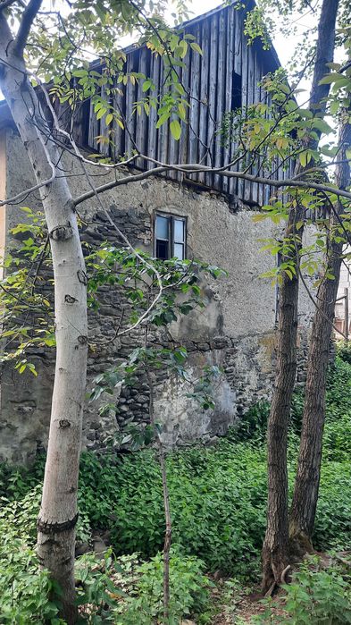Будинок ,земельна ділянка.