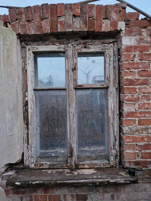 Stare przedwojenne okno razem z ramą 100x132 cegła drewno dachówka
