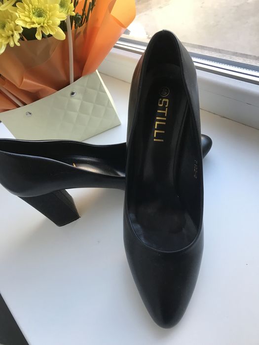 Жіночі чорні туфлі