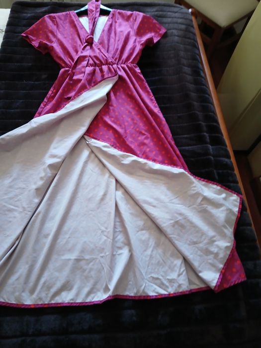 Vestido midi tamanho M rosa choc com bolinhas