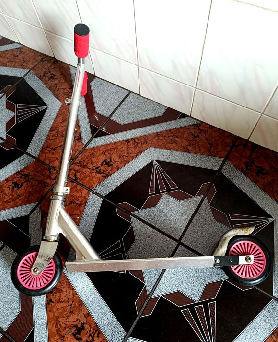 Самокат Oxelo  , максимальна нагрузка 50 кг