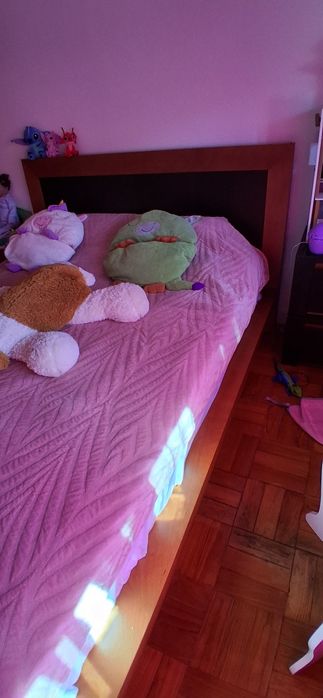 Cama de casal em cerejeira