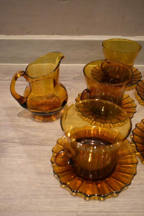 6 szklaneczek i mlecznik/dzbanuszek