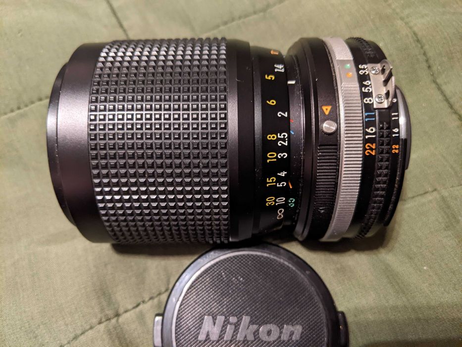 Об'єктив Nikkor-zoom  для фотокамер Nikon вінтаж монуал