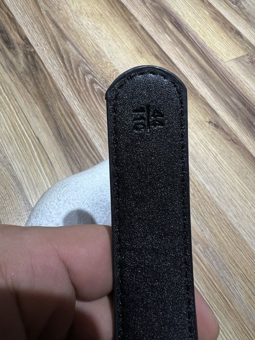 Pasek Prada nie zakladany