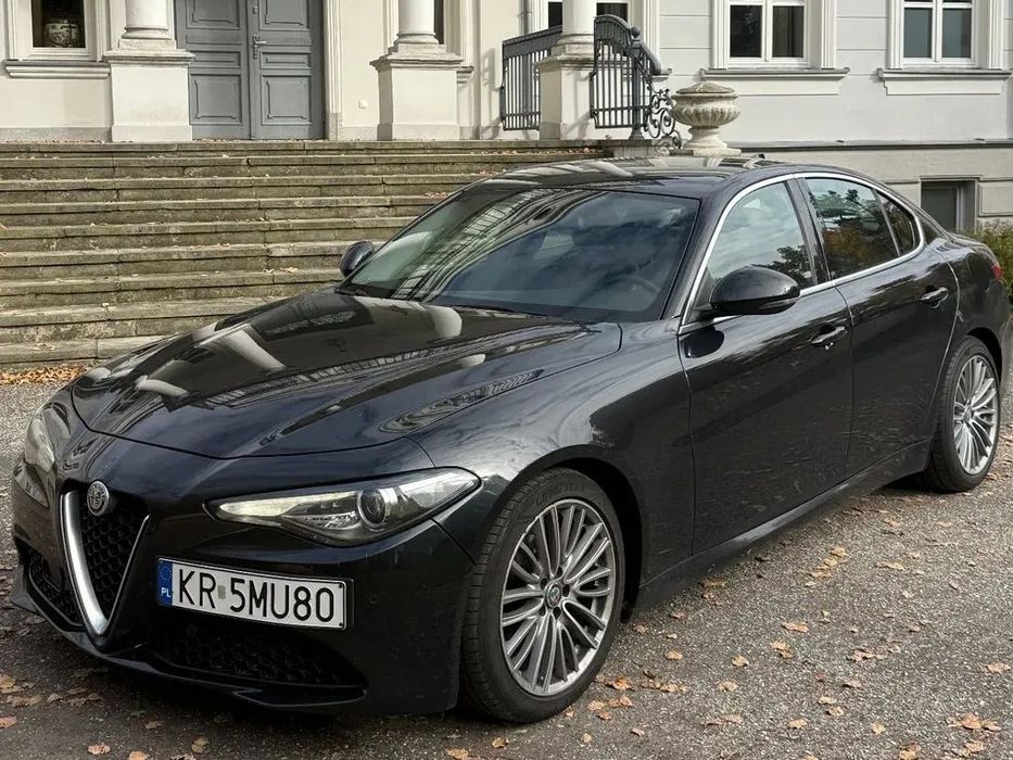 Alfa Romeo Giulia Alfa Romeo Giulia 2.2, 220km, czerwone wnętrze