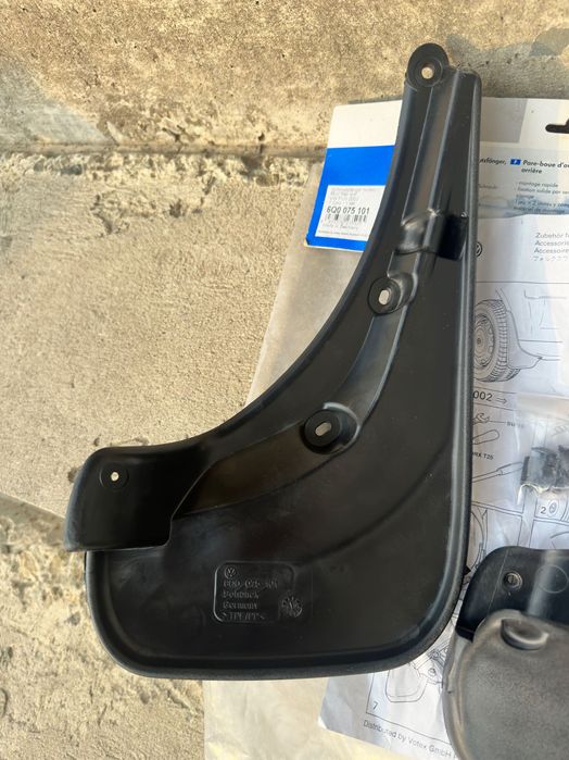 Бризговики оригінальні Задні VW Polo 02-08 6Q0075101 Поло