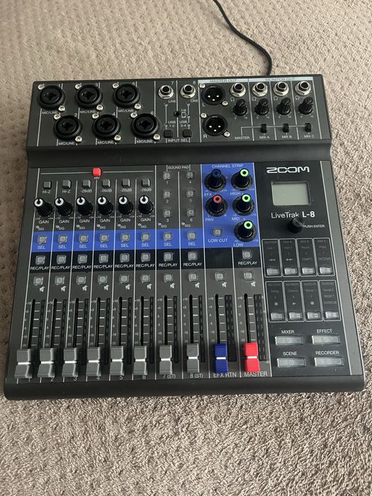 Zoom livetrack l8