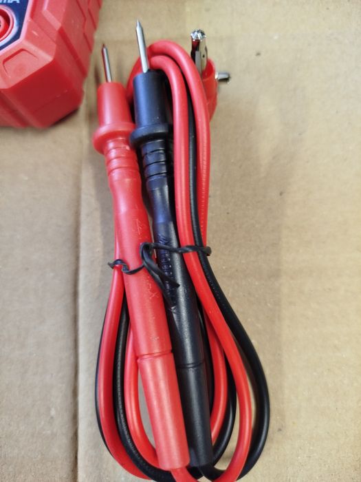 Cyfrowy multimetr, próbnik prądu