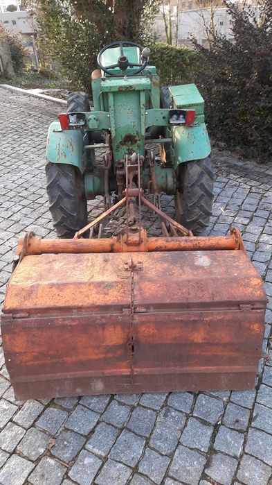 Tratores, sem documentos. Ideal para uma quinta