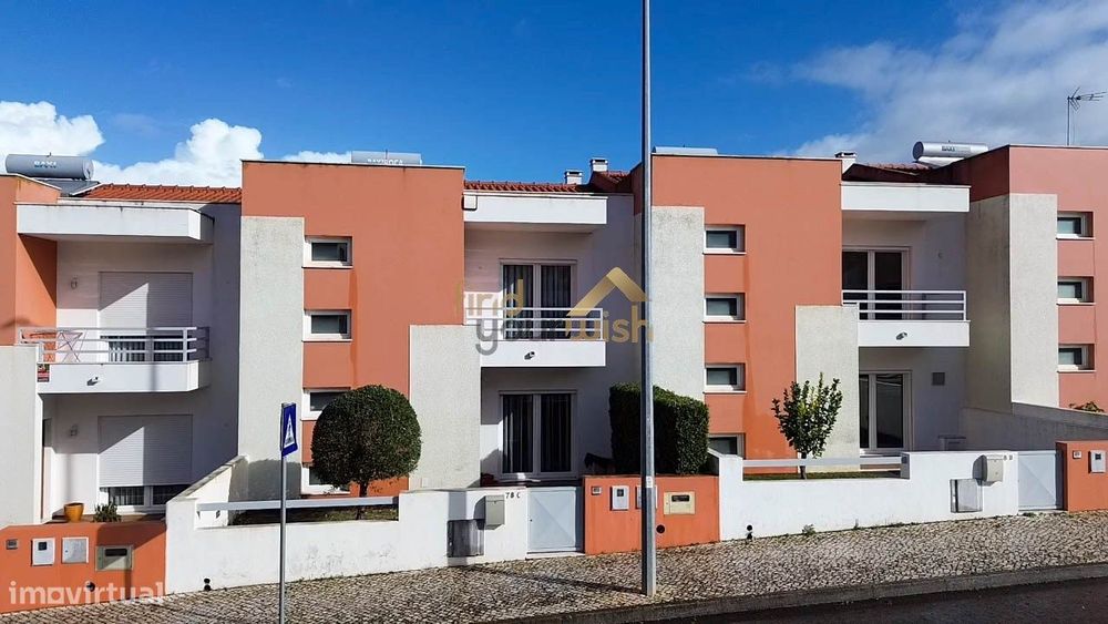 Moradia T3 em banda com Garagem, Terraço e muita liberdade.