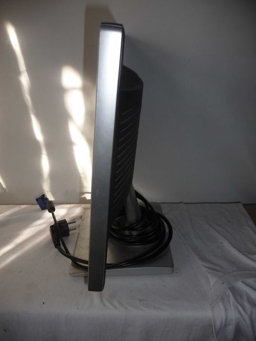 Proview UK713 700P LCD-монітор комп'ютерний несправний