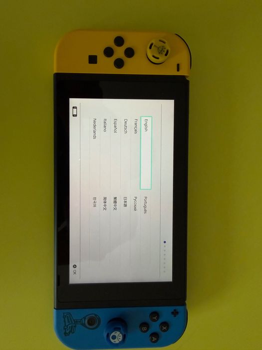 Konsola do gier nintendo switch z 3 grami i dużą ilością akcesoriów