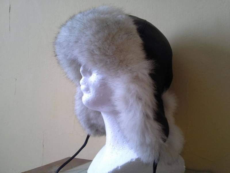 Czapka futrzana, skóra lisa, papacha pilotka