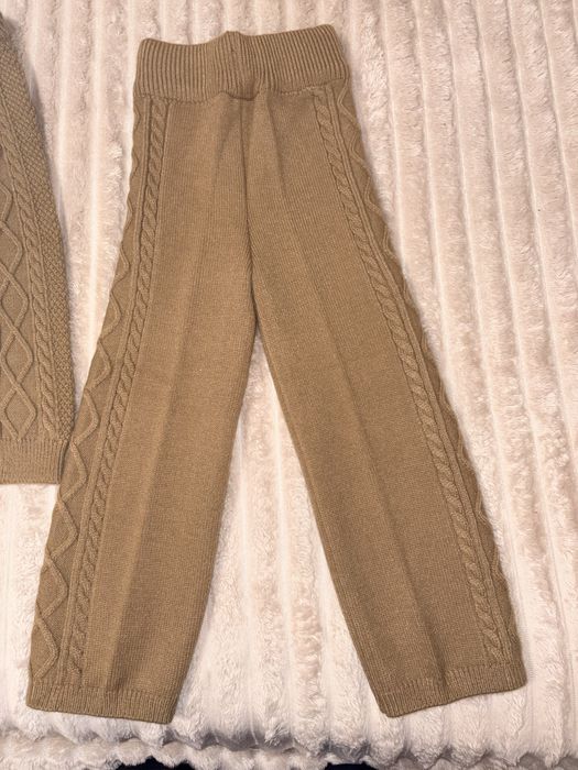 Стильний в’язаний костюм для дівчинки, зріст до 130 см.