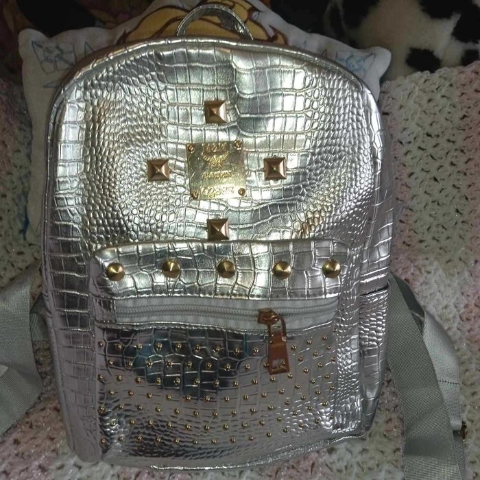 Рюкзаки. В наличии золотой и серебрянный