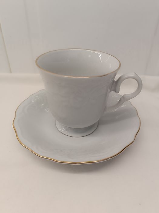 Chávena Chá e Pires. Antigo. Branco e Dourado