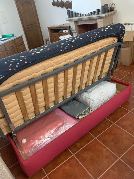 Sofá cama com arrumaçao