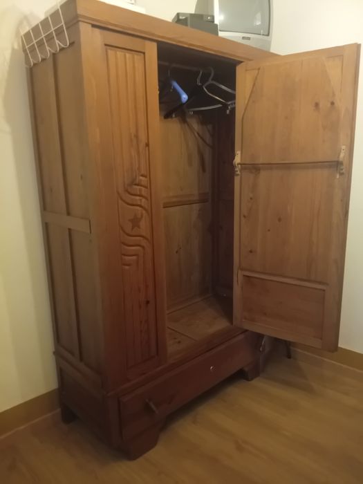 conjunto de quarto em madeira