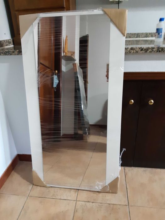 White Mirrored Frame64738489313025120