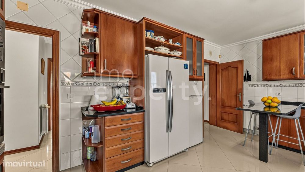 Moradia com 3 suites e piscina coberta a 10 min das praias da Ericeira