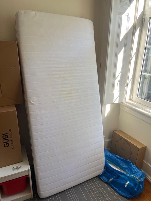Cama criança IKEA + estrado + colchão