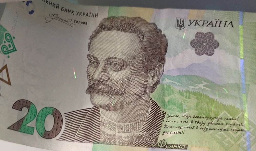 Детектор ультрафіолету банкнот, марок і інших предметів.