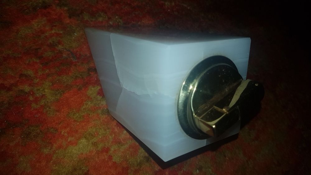 Isqueiro de mesa O.M.F em ônix e mármore