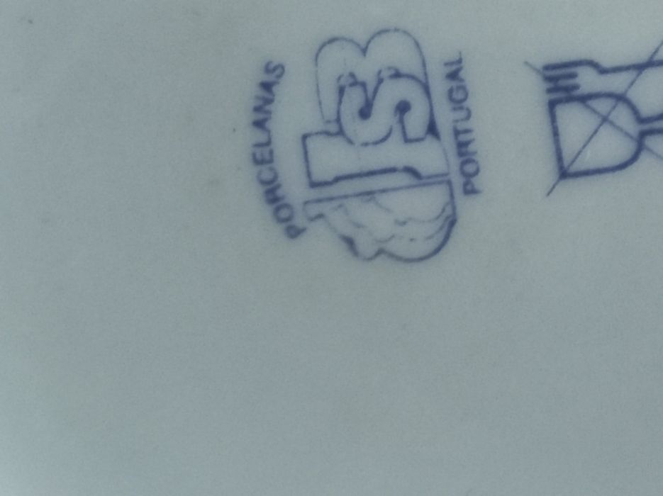 Guarda Jóias e uma caneca