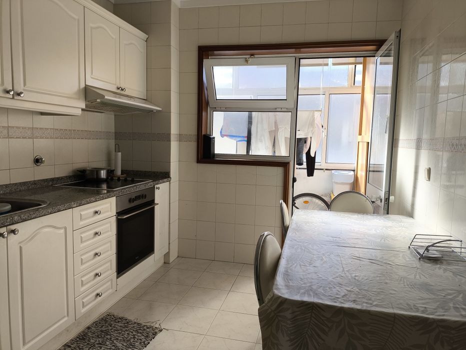 Arrendamento Quarto com varanda em Valbom
