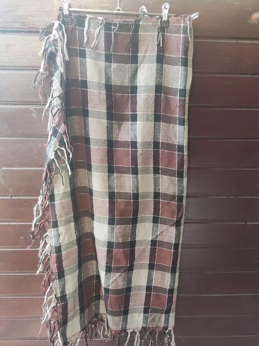 Chustka w kratę z frędzlami i srebrną nitką