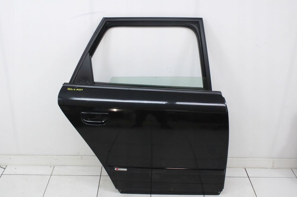 AUDI A4 B7 04R- DRZWI PRAWE TYLNE PRAWY TYŁ LZ9Y