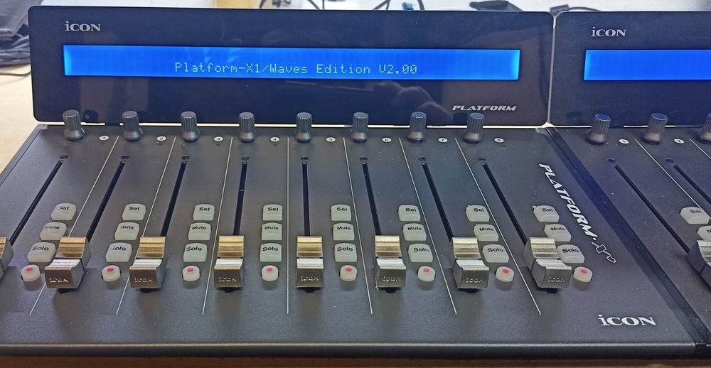 Icon Platform D2 wyświetlacz do M/X