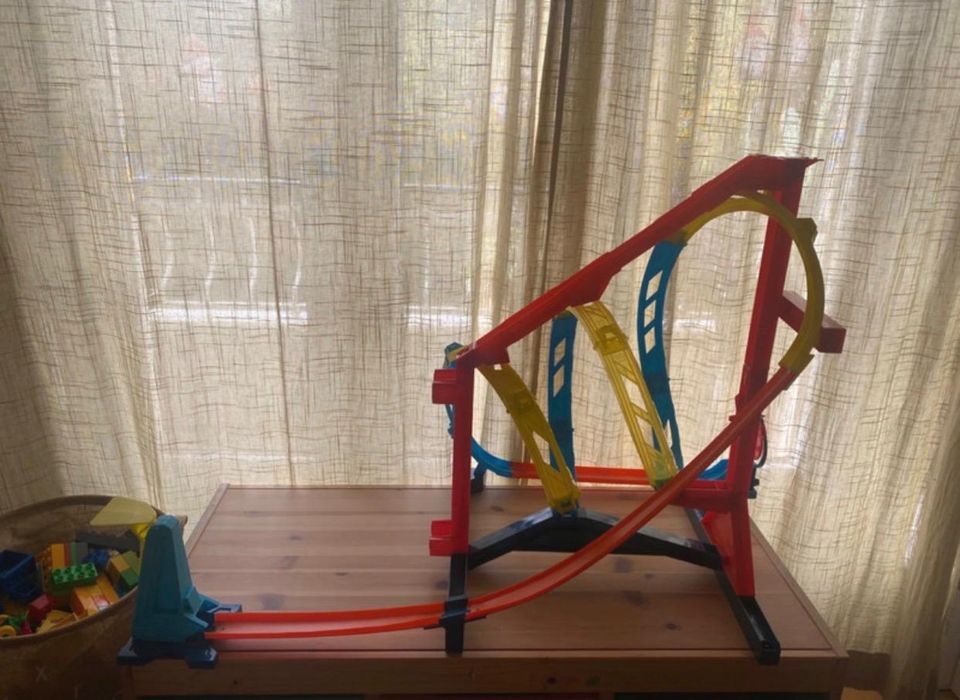 Hot Wheels Track Builder Unlimited Corkscrew Twist Kit