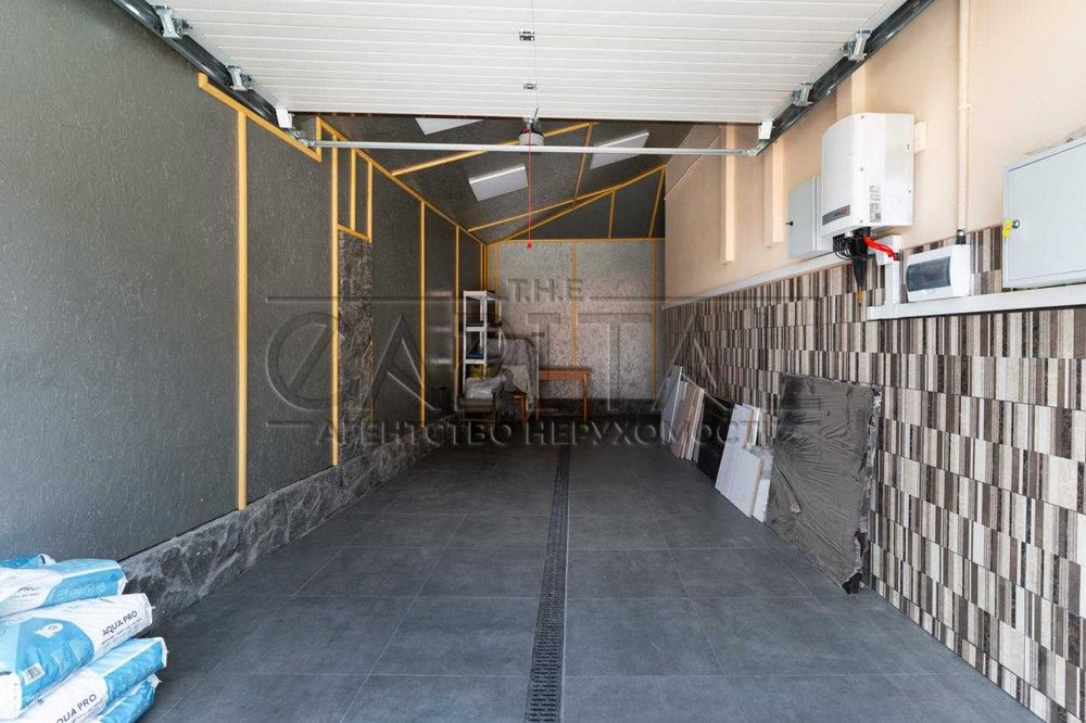 Сучасний будинок 190 м² на 7 сотках у Бортничах.