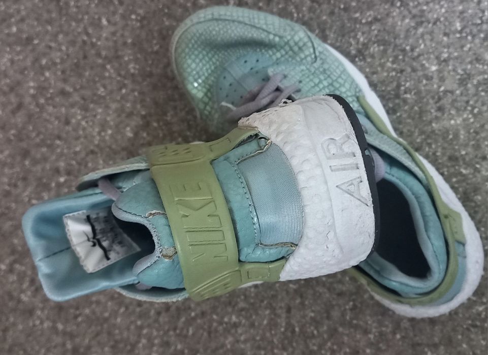Жіночі кросівки Nike Air Huarache розмір 39