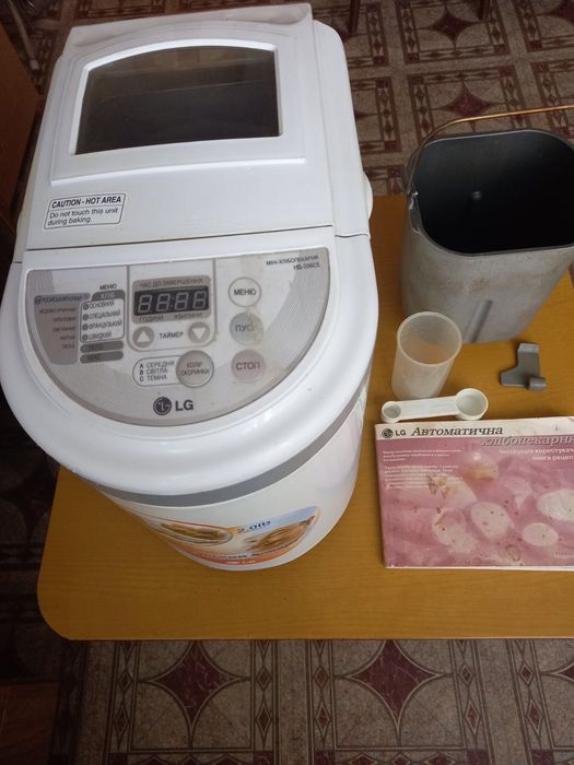 Продам хлібопічку LG