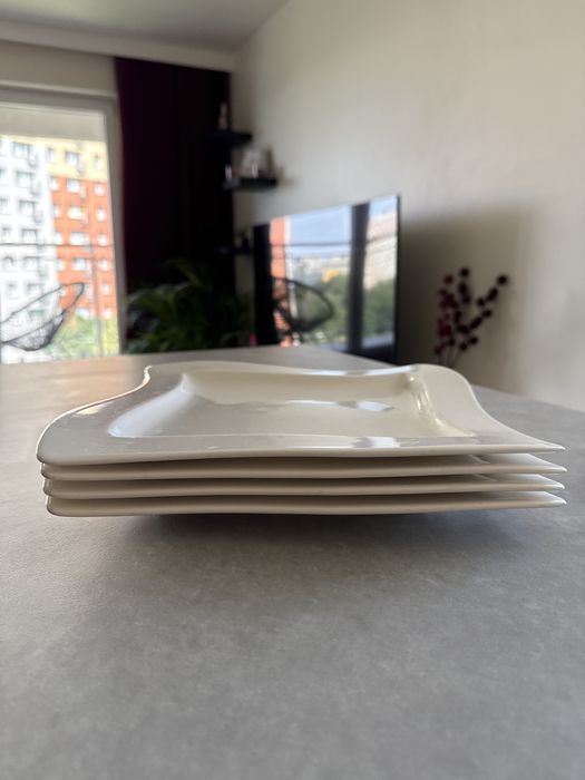 Zestaw dużych talerzy