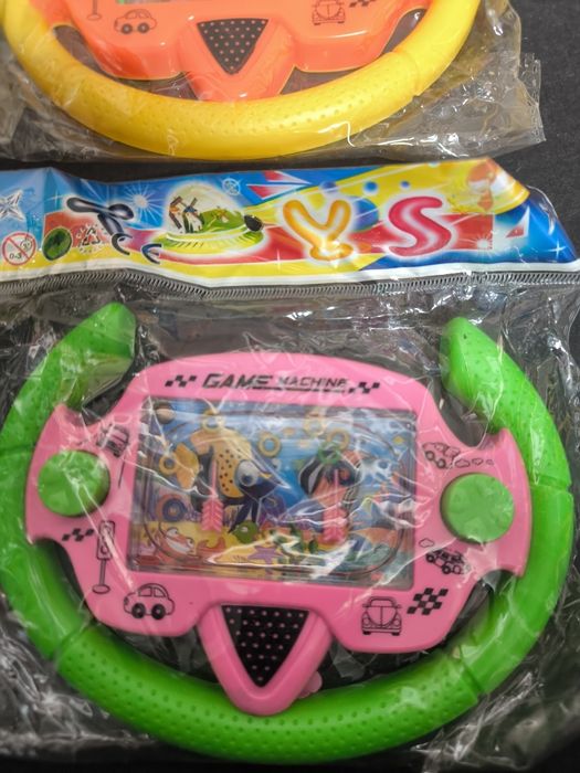 Jogo de água volante
Dois jogos de água em formato de volante, um lara