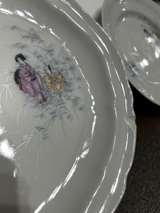 Serviço de mesa antigo