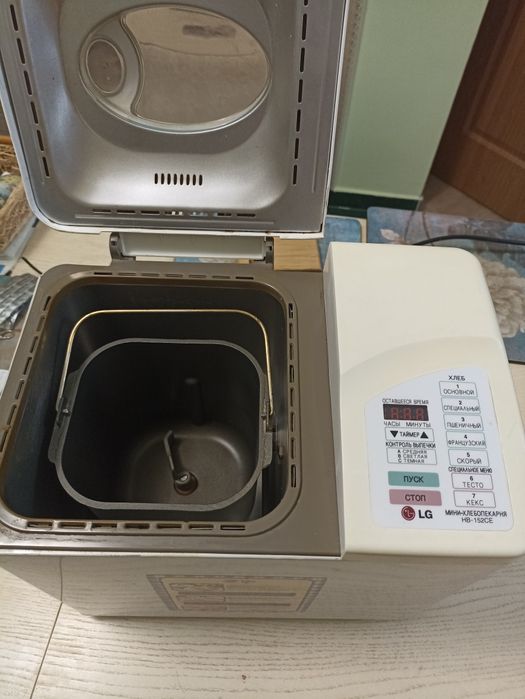Хлiбопiчка LG HB-152CE