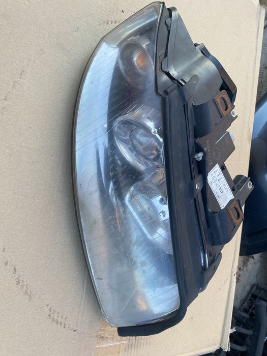 Audi a4 b6 lampa prawa przod