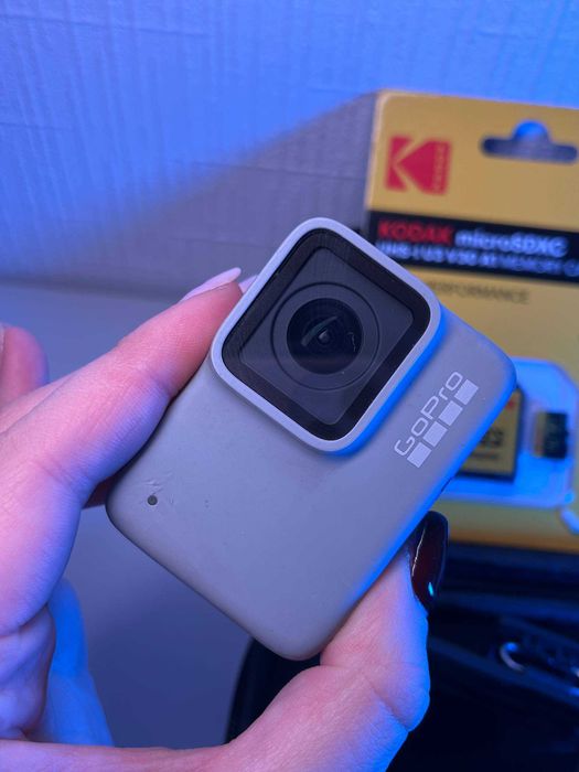 Екшн-камера GoPro Hero 7 white з картою пам'яті