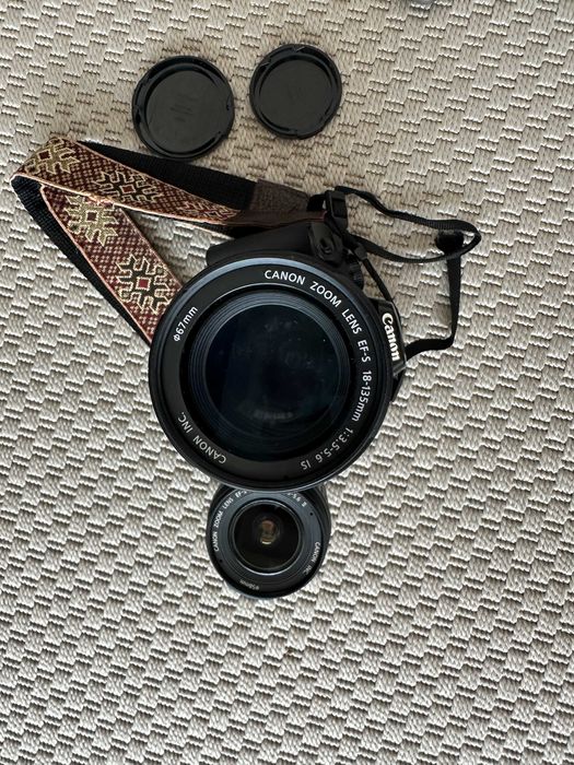 Vendo Canon EOS 1000D com duas lentes: 18–55mm (standard) e 18–135mm
