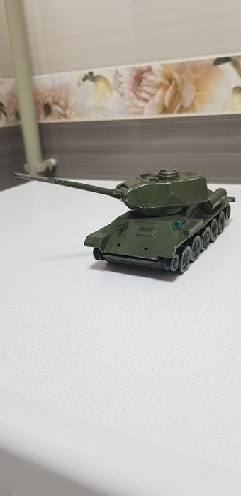 Модель советского танка Т-34, ретро,колекционный,80-их. годов.