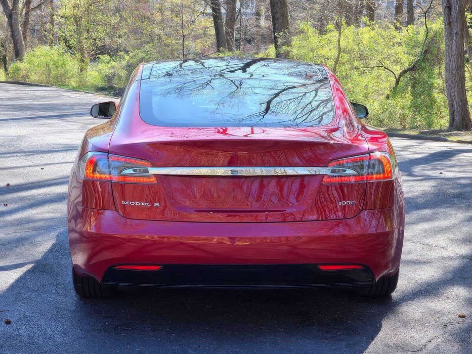 Tesla Model S      2018