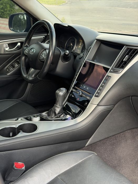 Infiniti Q50 2015г 3.5 Hybrid 141т км.