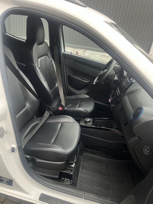 Автомобіль електричний