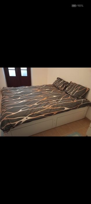 Cama de casal com gavetas embutidas64285408968578122